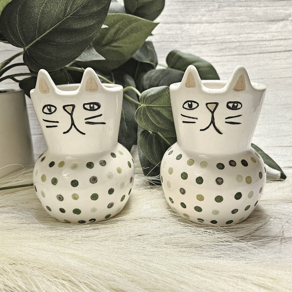 2 white cat art deco ceramic planter with 2 polka dots accents